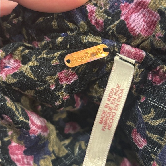 Free People Meant To Be blouse Black Floral - Picture 10 of 10